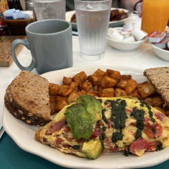 Doozie's Place - Absolutely amazing omelette. Bacon, sun dried tomato's, mozzarella cheese, avocado drizzled with pesto. What????? - Breakfast & Brunch Near Me - Ocean City, New Jersey