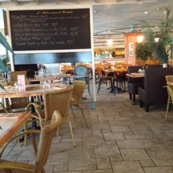 Le Villagio - Ambiance "zone commerciale périphérique le long d'une nationale" à l'extérieur. Ambiance rétro à l'intérieur, bonne surprise.