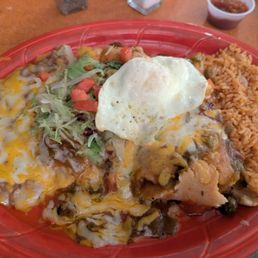 Tamale plate with green chile Tamale plate with green chile