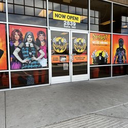 Spirit Halloween - Front entrance