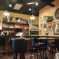 Dominic's Bistro Italiano - Cozy bar, movie star photos, checkered tablecloths make for a nostalgic atmosphere
