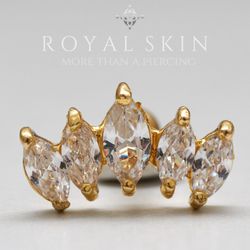 Royal Skin Piercing & Tattoo - Exklusiver Goldstecker mit SWAROVSKI® Kristallen. Das und noch viele weitere Piercingschmuck-Highlights findest du direkt bei uns im Studio