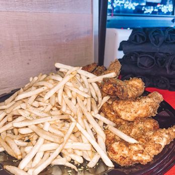 Galla Park Social - Chicken fingers and fries - Cocktail Bars Near Me - Columbus, Ohio