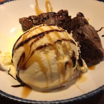 Red Lobster - Hot chocolate chip brownie with sauces - Seafood Near Me - Kokomo, Indiana