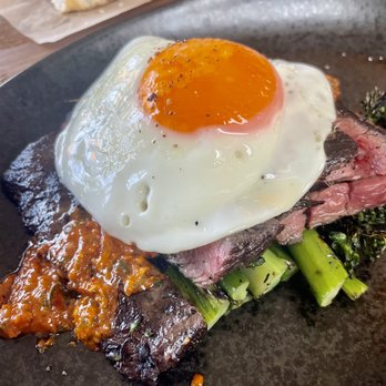 Manhattan Beach Post - Skirt Steak and Sunny Side up Egg - New American Near Me - Manhattan Beach, California