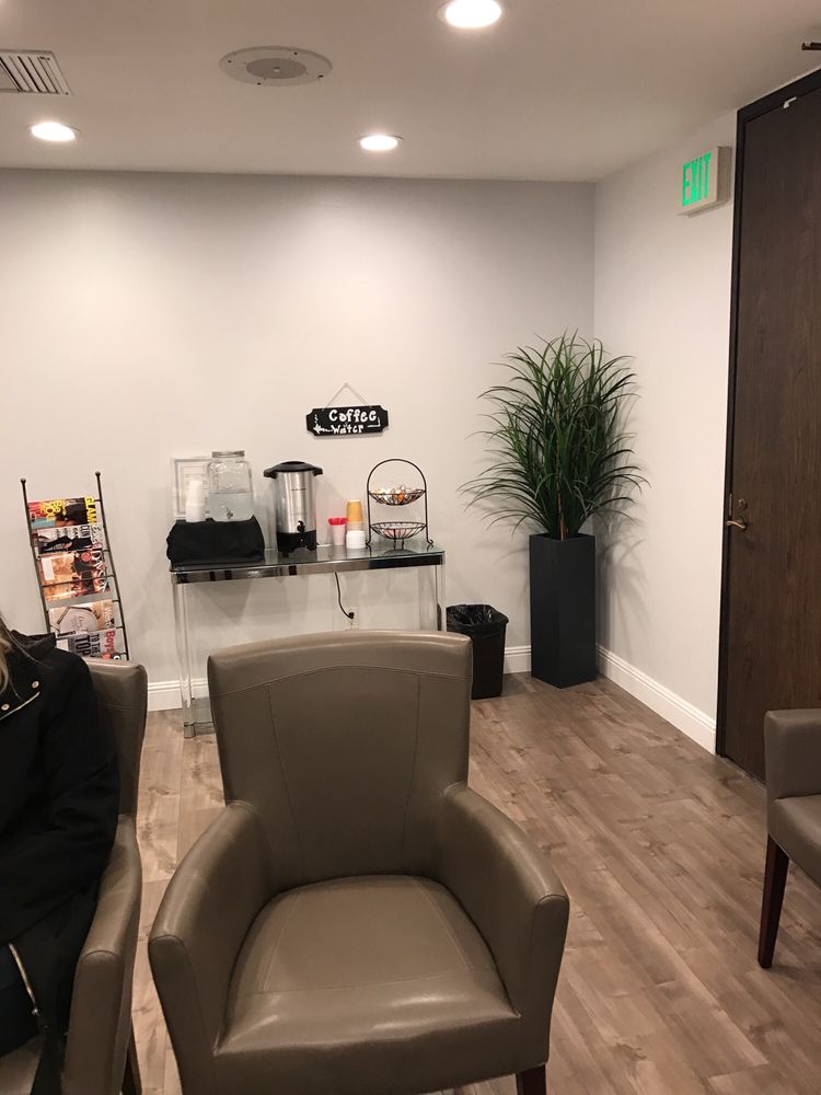 ROY B. BLUMENSTRAUCH, MD FAAD Updated October 2024 47 Reviews