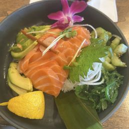 Salmon shashimi rice bowl Salmon shashimi rice bowl