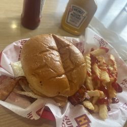 Huddle House - Breakfast burger