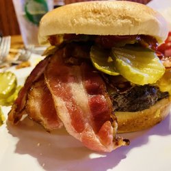 Amber Inn Bar & Grill - Bacon cheeseburger