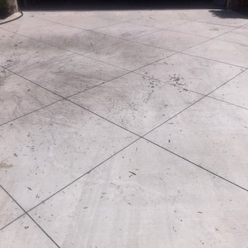 Full Throttle Power Wash - The driveway with the wood chip stains. - Pressure Washers Near Me - Temecula, California