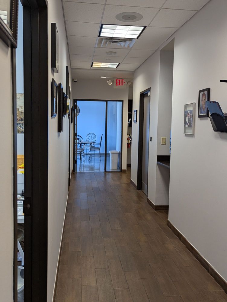 Manrique Custom Vision Center