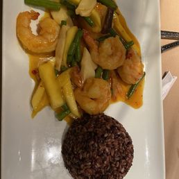 Thai mango shrimp lunch special with brown rice Thai mango shrimp lunch special with brown rice