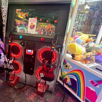 Funworks - Broken arcade machines that haven't been fixed for months - Mini Golf Near Me - Modesto, California
