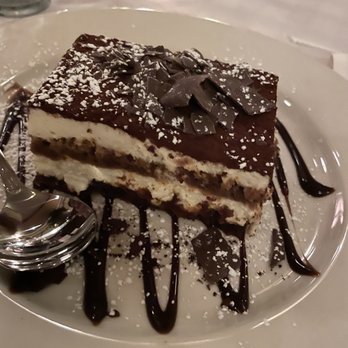 Maggiano's - Tiramisu - Italian Near Me - Cincinnati, Ohio
