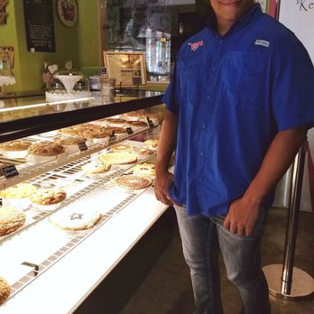 JudyPie - This Mustang LOVES a slice of apple pie with vanilla ice cream!!! - Bakeries Near Me - Grapevine, Texas