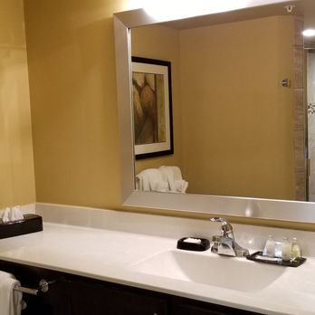 Patriots Inn - Main bathroom.... - Resorts Near Me - Williamsburg, Virginia