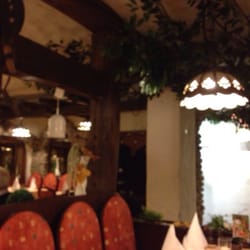 Restaurant Burghof - Innenraum ist viel gemütlicher als die Fassade vermuten lässt.