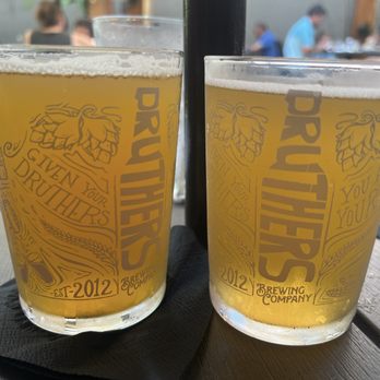 Druthers Brewing - Hop Luck IPA and Indian Ladder Cider - Breweries Near Me - Saratoga Springs, New York