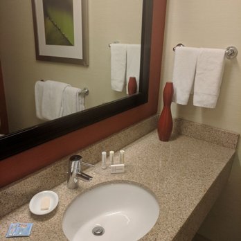 Courtyard by Marriott Waterloo St. Jacobs - Bathroom - Hotels Near Me - Waterloo, Ontario