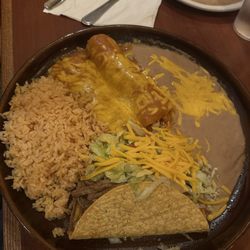 El Caporal - Grande combo, 2 enchiladas and a taco