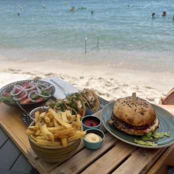 Rado Plage - Hamburger, mixed salad, chicken tacos(spicy) - Restaurants Near Me - Cannes, 06 Rado Plage - Hamburger, mixed salad, chicken tacos(spicy) - Restaurants Near Me - Cannes, 06