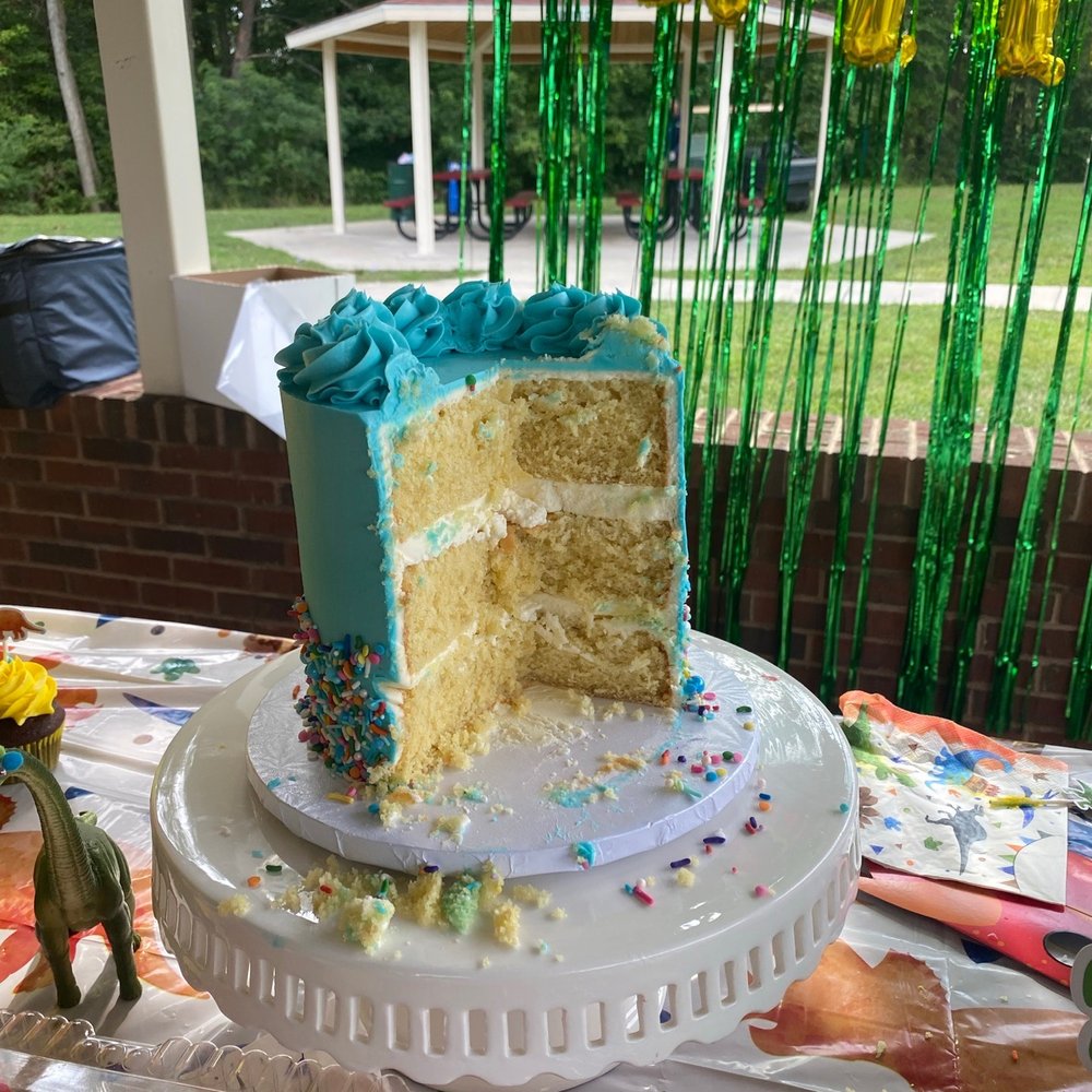 Angel's Bake Shop - Vanilla cake with Vanilla Buttercream - Cupcakes Near Me - Woodbridge, Virginia