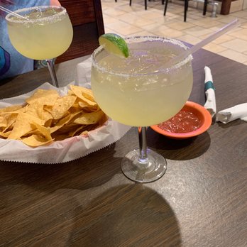 Que Pasa! - Jumbo margaritas and chips n salsa - Mexican Near Me - Union, Missouri