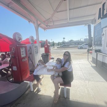 Afters Ice Cream - Outside - Desserts Near Me - Pasadena, California