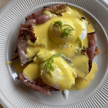 Deja Vu Breakfast Company - Eggs Benedict - Breakfast & Brunch Near Me - Chico, California