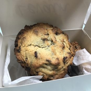 Levain Bakery - Williamsburg, Brooklyn - Chocolate Chip - Bakeries Near Me - Brooklyn, New York Levain Bakery - Williamsburg, Brooklyn - Chocolate Chip - Bakeries Near Me - Brooklyn, New York