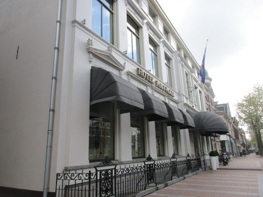 Post-Plaza Hotel & Grand Café by null