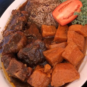 Quidleys Delight - Large Oxtail plate w/yams & Rice and Peas - Caribbean Near Me - Charlotte, North Carolina