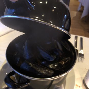 Half Moon - Mussels - New American Near Me - Dobbs Ferry, New York