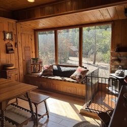 New Spirit Vacation Homes - Cozy little nook to read a book by the fire
