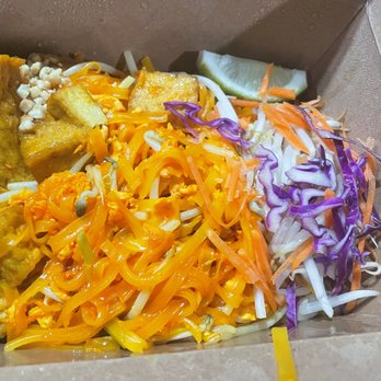 Thai Eagle Rox - Pad Thai with tofu. Very good. - Thai Near Me - Los Angeles, California