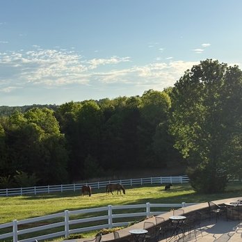 The Red Horse Inn - Bed & Breakfast Near Me - Landrum, South Carolina