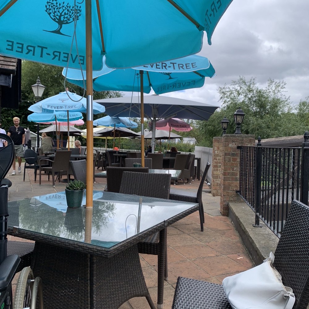 Coy Carp - Outside sitting area right by the water. - Pubs Near Me - Harefield, XGL