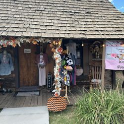 Renewed Threads - Love the Halloween decor!