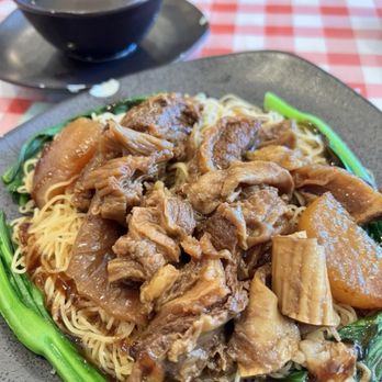 Yummy Noodle House 粥麵之家 - L9. Braised Beef Brisket Lo Mein - Noodles Near Me - Bayside, New York