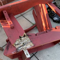 Blue Mountain Designs - Defective chair rotten from inside