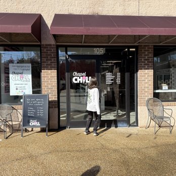Chapel Chill - Exterior from the courtyard - Ice Cream & Frozen Yogurt Near Me - Chapel Hill, North Carolina