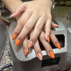 Lavish Nails and Spa