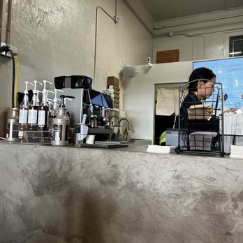 Hello Again - Inside - Coffee & Tea Near Me - Honolulu, Hawaii