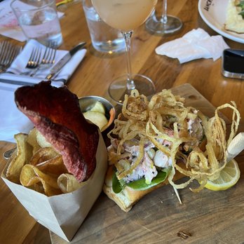 The Bancroft - Maine Lobster Roll Sandwich - New American Near Me - Burlington, Massachusetts