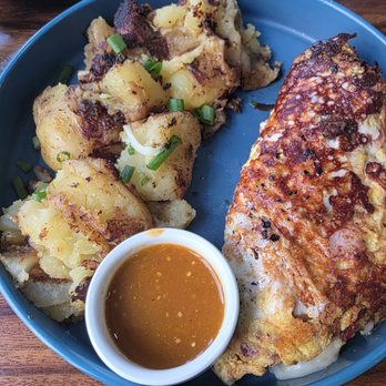 Gina's Kitchen +Catering - Omelette with house potatoes - Breakfast & Brunch Near Me - Rancho Cucamonga, California