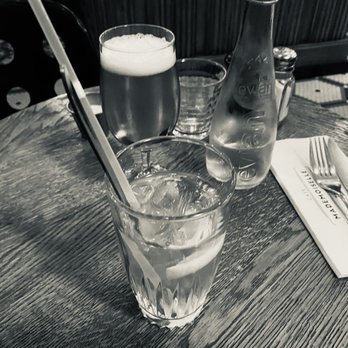 Café Mademoiselle - Bistros Near Me - Paris, 75 Café Mademoiselle - Bistros Near Me - Paris, 75