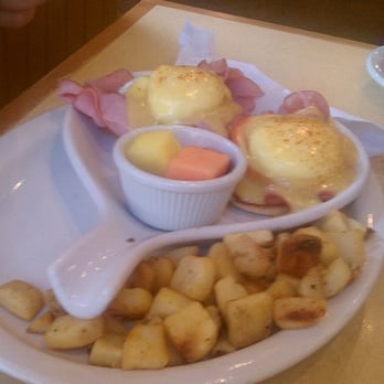 First Watch - eggs benedict with ham & tomatoe - Breakfast & Brunch Near Me - Rockville, Maryland