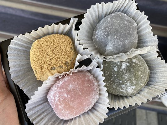 Shuei-Do Manju Shop by null