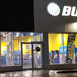 Buzzfit - Buzzfit Gym in Vaudreuil off the 40 highway open 24/7.