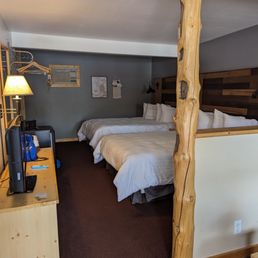 Rustic feel but very comfortable and clean with room to move around. Rustic feel but very comfortable and clean with room to move around.